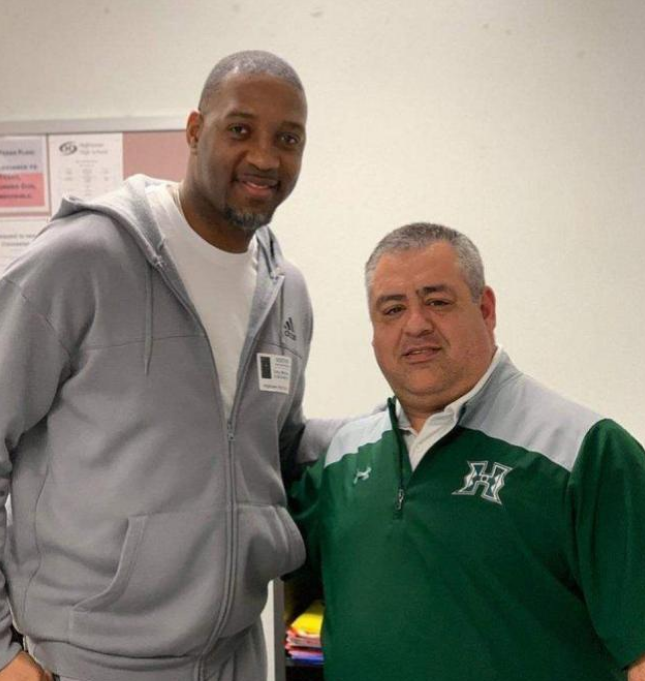 运动员们提 运动员们提